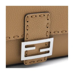 BEIGE LEATHER BAGUETTE SHOULDER BAG