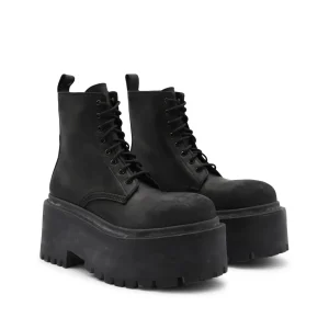 BLACK BOOTS
