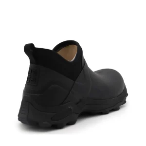 BLACK BOOTS