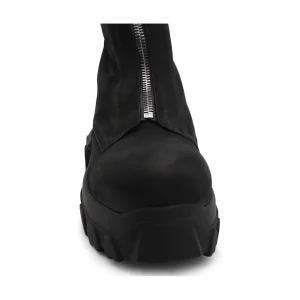 BLACK BOOTS