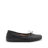 BLACK FLATS