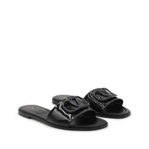 BLACK FLATS