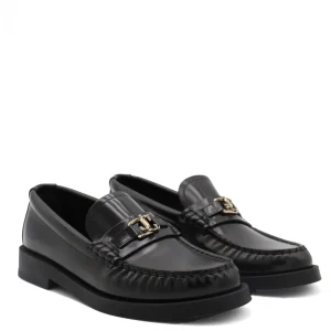 BLACK FLATS
