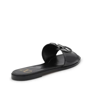 BLACK FLATS