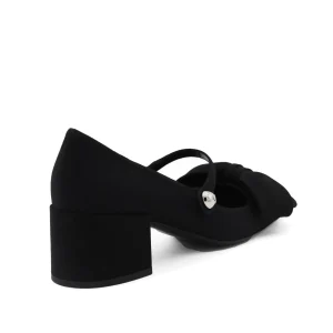 BLACK FLATS