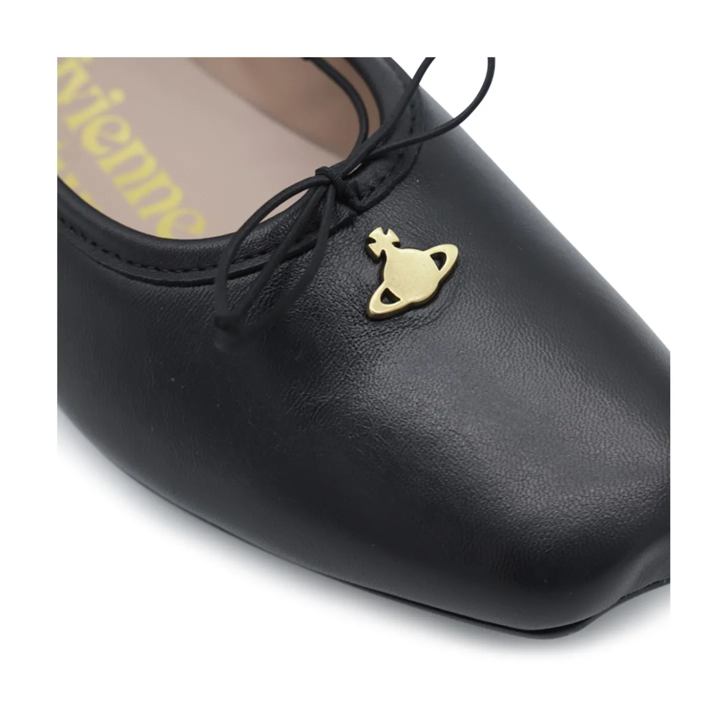 black_flats_3.webp BLACK FLATS