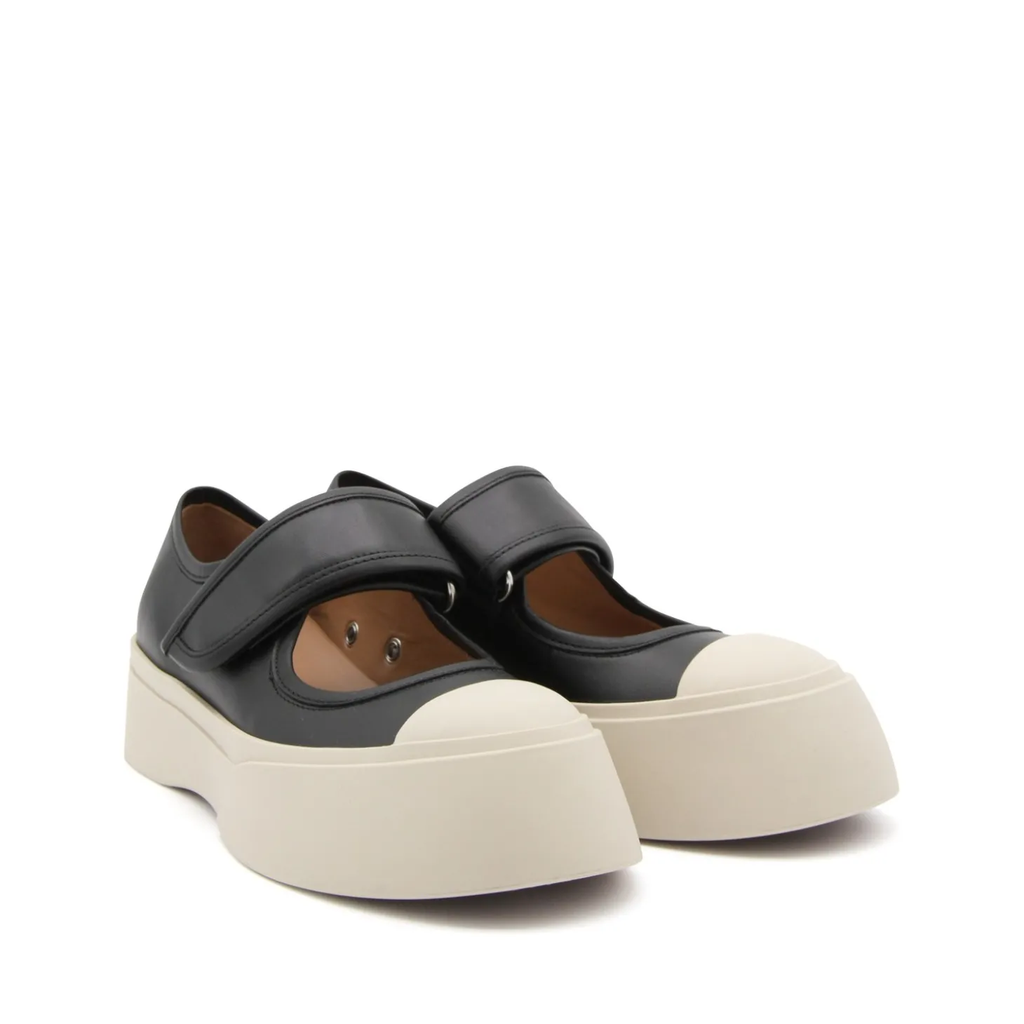 black_sneakers_1-2.webp BLACK SNEAKERS