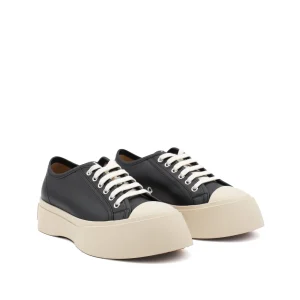 BLACK SNEAKERS