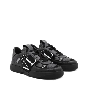 BLACK SNEAKERS